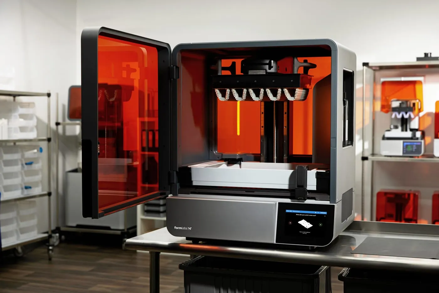 Impresoras Formlabs Form 4L y Form 4BL en un laboratorio